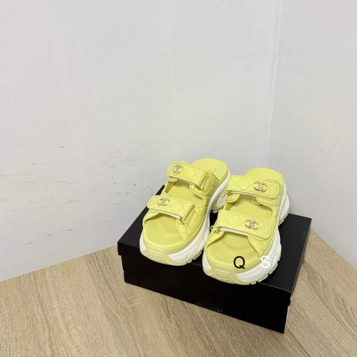 Picture of Chanel Slippers _SKUChanelsz35-40YS06133065